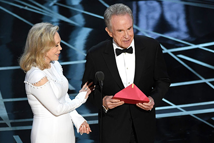На «Оскаре» объяснили ошибку с объявлением «Ла-Ла Ленда» лучшим фильмом - «Кино Новости»