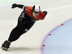 Канадец Моррисон и чешка Сабликова победили в первый день ЧМ по конькам - «Конькобежный спорт»