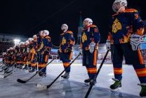 Пожарные из Заречного сыграли в хоккей на Красной площади - СПОРТ