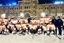 Зареченские пожарные сыграли в хоккейном матче на Красной площади - СПОРТ