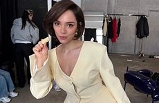 Медведева показала фото в жакете с откровенным декольте - «Зимние виды»